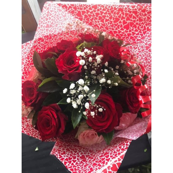 Bouquet de roses rouges et roses